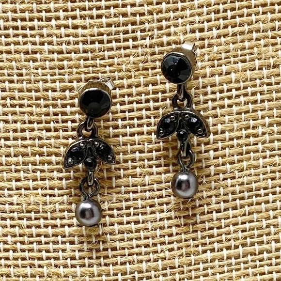 Vintage Jewelry - VINTAGE | Black stone drop earrings